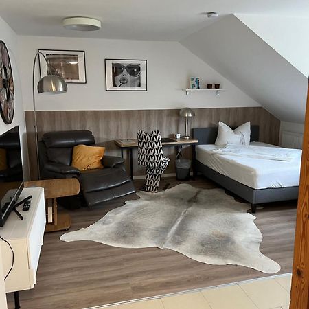 Grosse Gemuetliche Ferienwohnung Mit Klimaanlage, Parkplatz Inklusive Top ! Фюрт Экстерьер фото