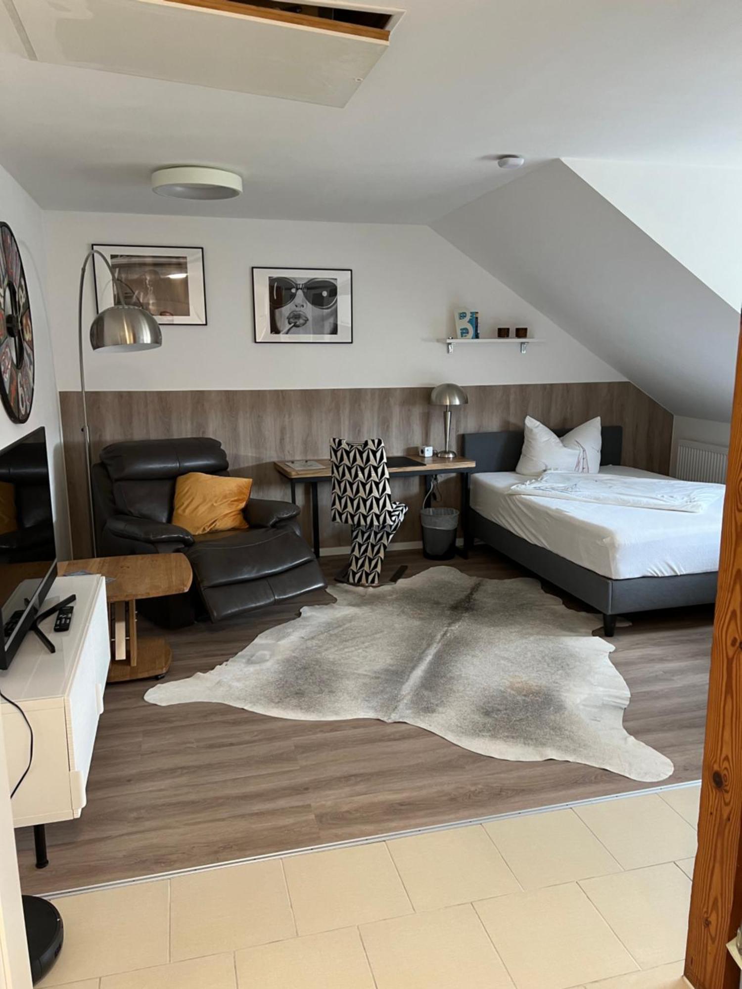 Grosse Gemuetliche Ferienwohnung Mit Klimaanlage, Parkplatz Inklusive Top ! Фюрт Экстерьер фото