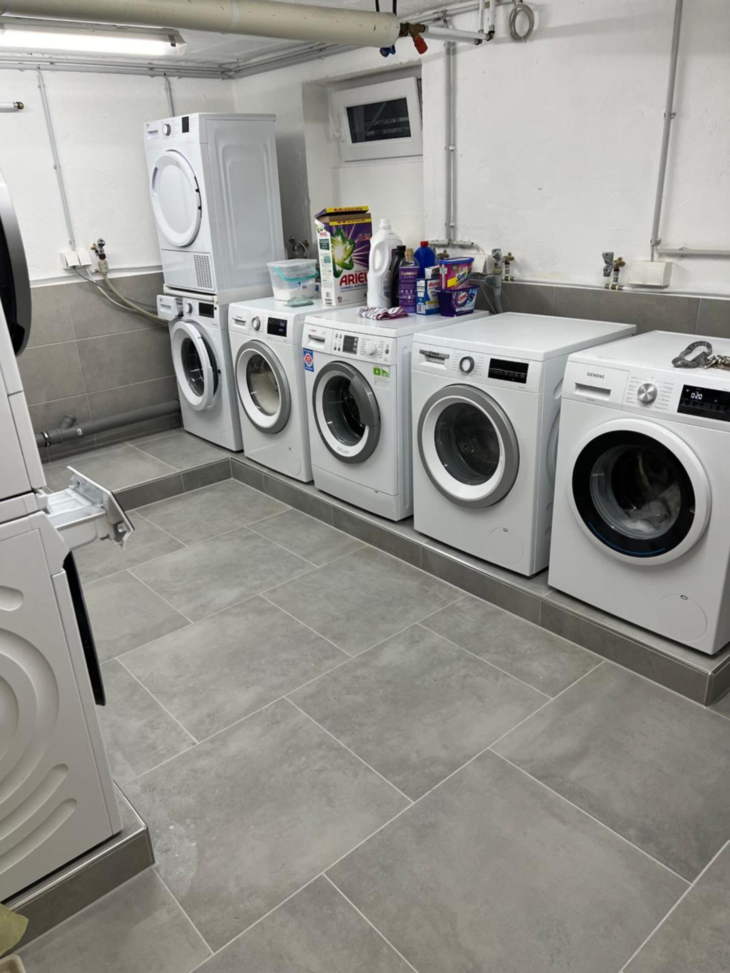Grosse Gemuetliche Ferienwohnung Mit Klimaanlage, Parkplatz Inklusive Top ! Фюрт Экстерьер фото