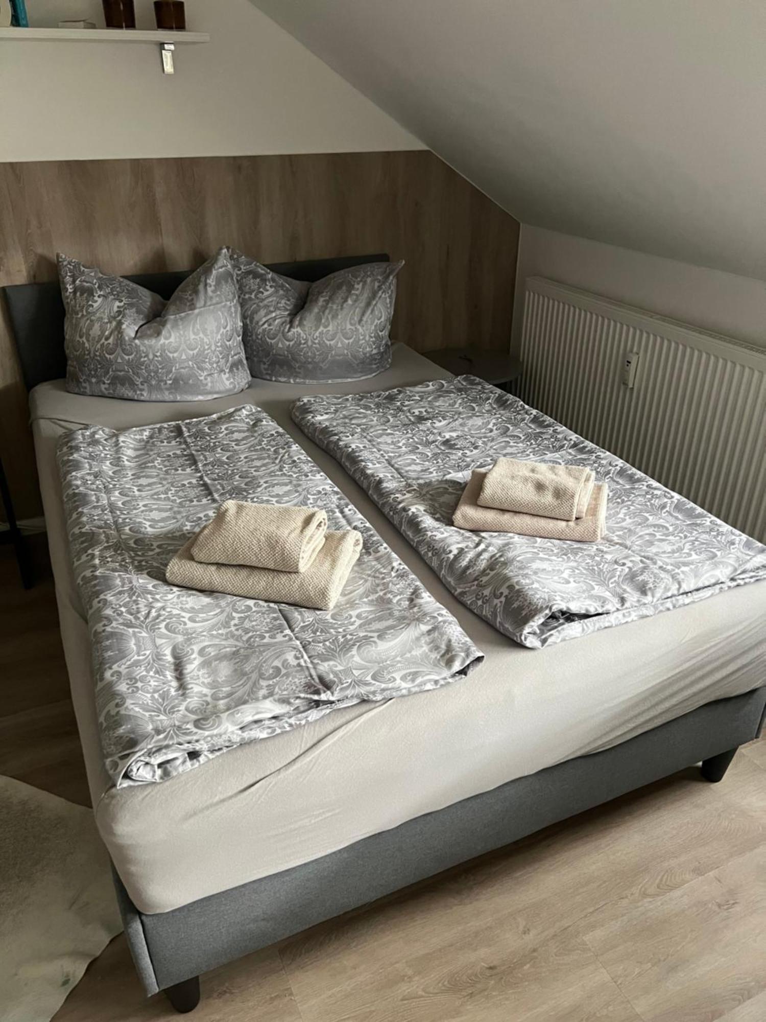 Grosse Gemuetliche Ferienwohnung Mit Klimaanlage, Parkplatz Inklusive Top ! Фюрт Экстерьер фото