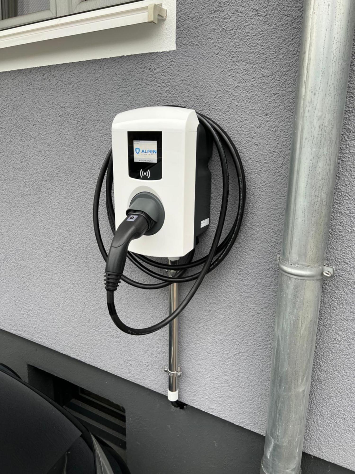 Grosse Gemuetliche Ferienwohnung Mit Klimaanlage, Parkplatz Inklusive Top ! Фюрт Экстерьер фото