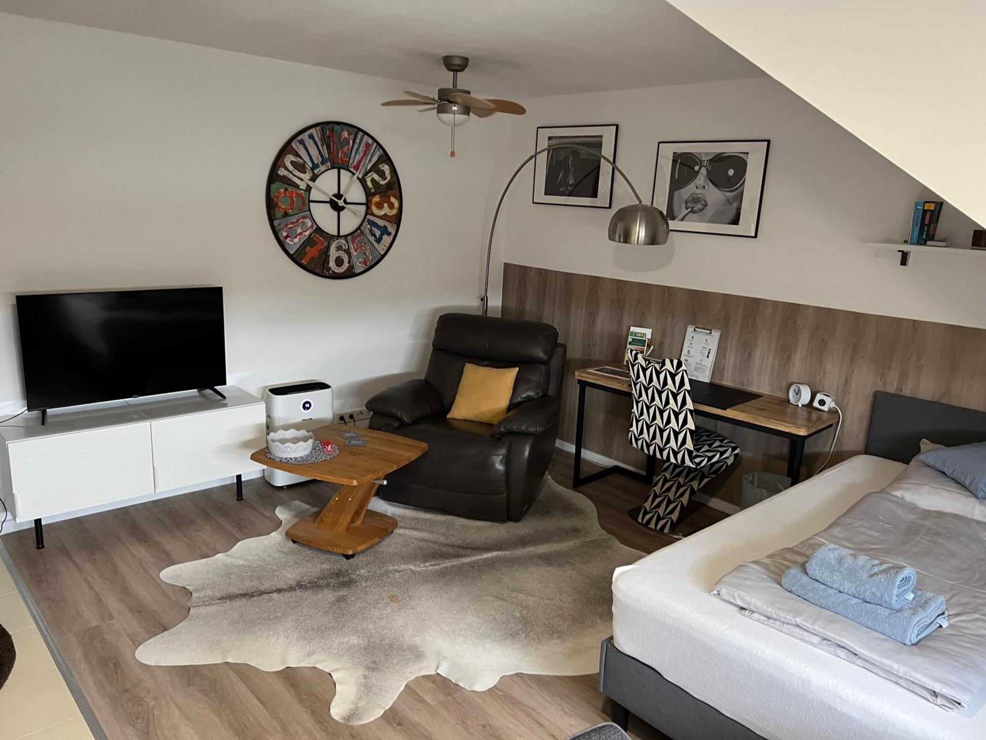 Grosse Gemuetliche Ferienwohnung Mit Klimaanlage, Parkplatz Inklusive Top ! Фюрт Экстерьер фото