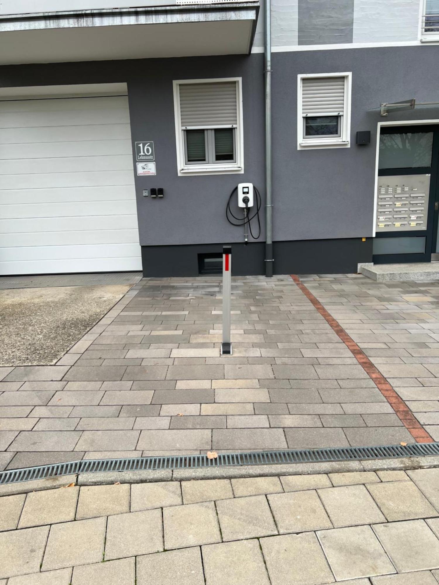 Grosse Gemuetliche Ferienwohnung Mit Klimaanlage, Parkplatz Inklusive Top ! Фюрт Экстерьер фото