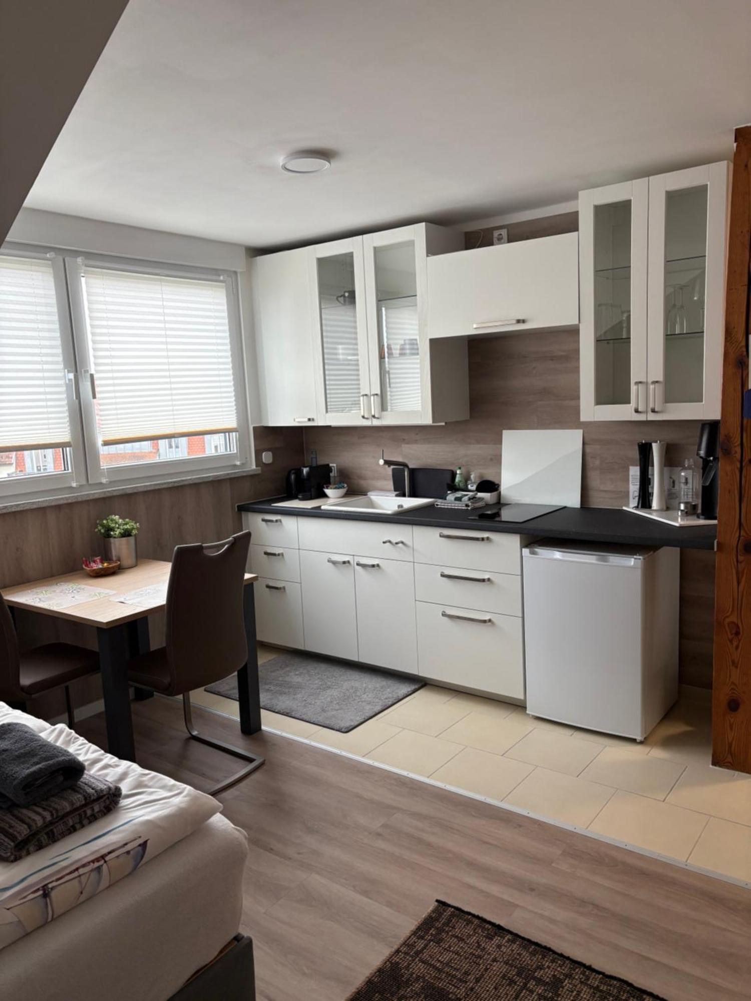 Grosse Gemuetliche Ferienwohnung Mit Klimaanlage, Parkplatz Inklusive Top ! Фюрт Экстерьер фото