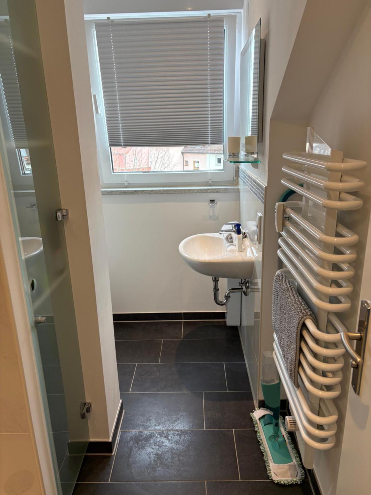 Grosse Gemuetliche Ferienwohnung Mit Klimaanlage, Parkplatz Inklusive Top ! Фюрт Экстерьер фото